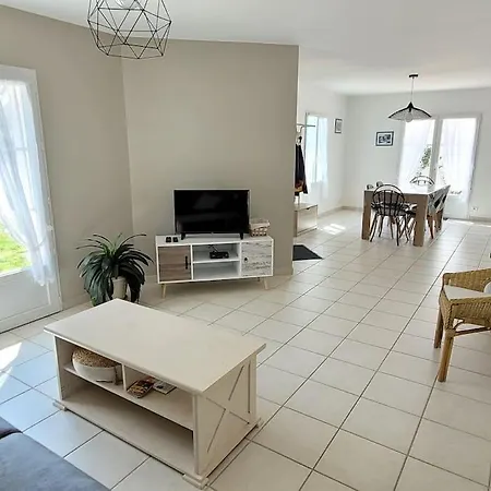 Maison Spacieuse A Proximite Commerces Et Plage