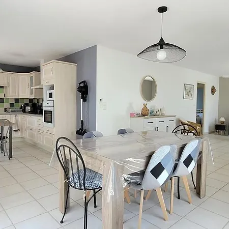 Maison Spacieuse A Proximite Commerces Et Plage *